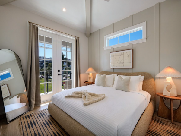Lido Key Ten Bedroom Steps to  Beach Luxury Rental Walk to St. Armands Circle WOW!